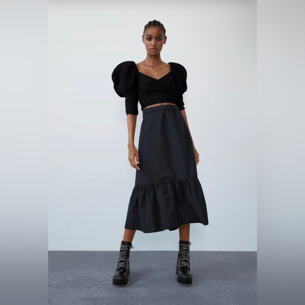 NWOT ZARA PUFF SLEEVE CROPPED TOP